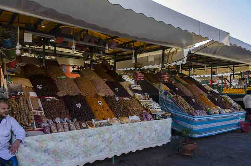 06 - Marruecos - Marrakech - plaza Jamaa el Fna - imagen diurna
